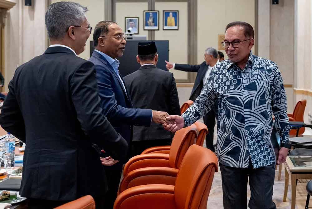 Anwar hadir pada Mesyuarat Pra Majlis Ekonomi Bumiputera petang tadi. Foto Facebook Anwar Ibrahim