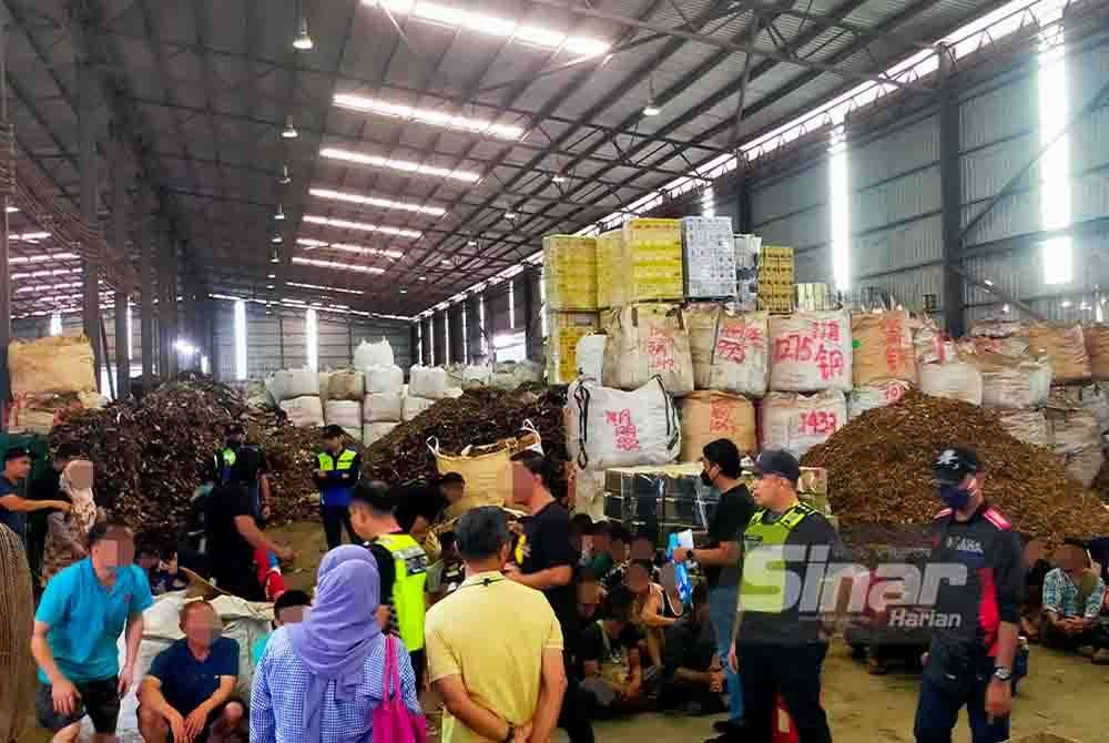 Sebahagian warga asing yang ditahan di sebuah kilang barang lusuh di Telok Gong, Klang, Selangor pada Isnin.