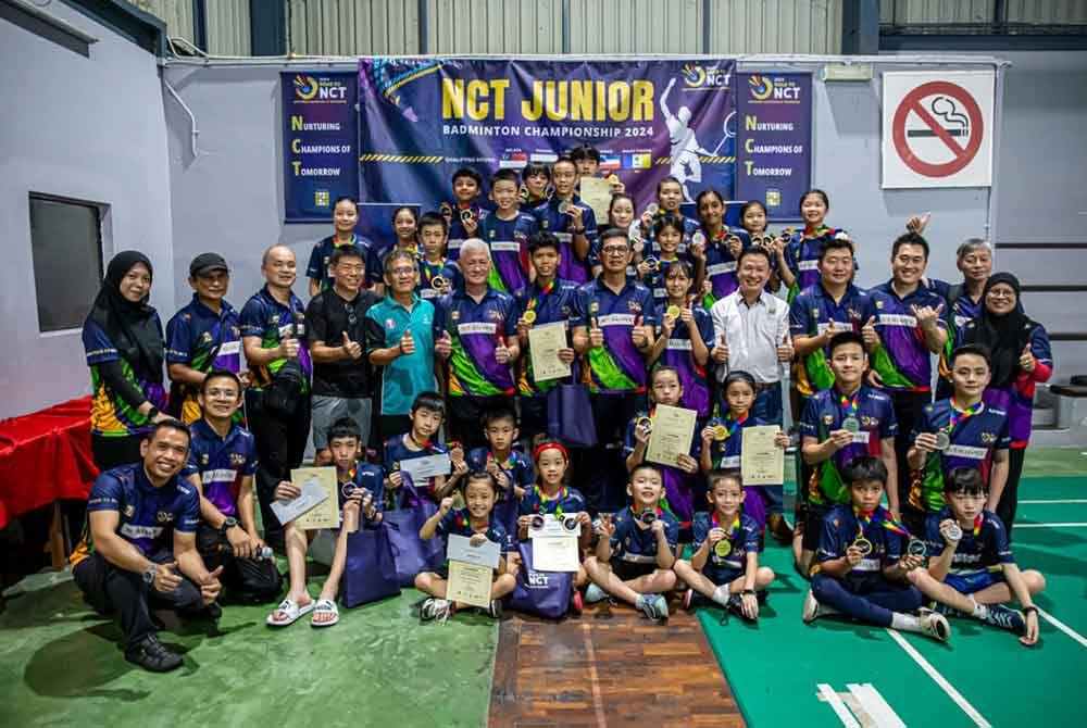Pemain yang menyertai Kejohanan Badminton Remaja NCT di Melaka.