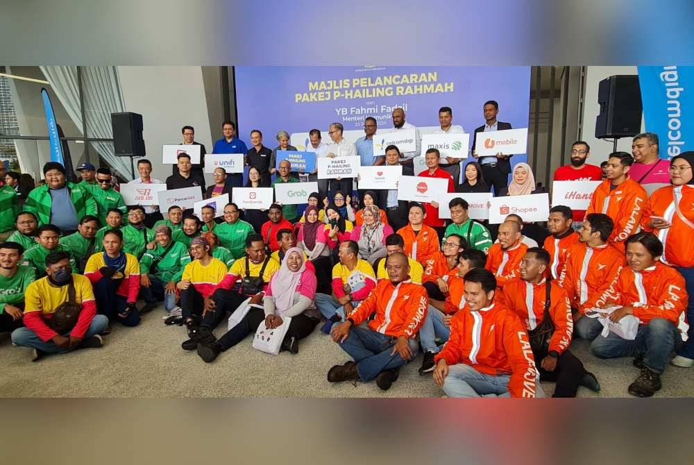 Dijangka lebih 200,000 petugas p-hailing seluruh negara bakal menikmati Pakej P-Hailing Rahmah yang dilancarkan pada Selasa.