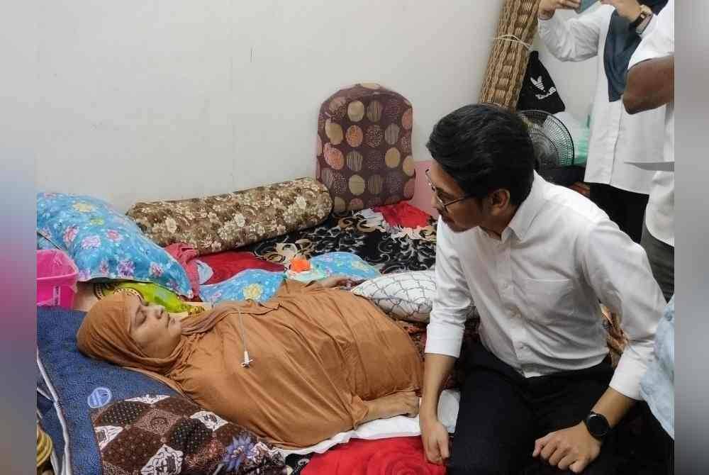 Kamil melawat Mazliana di Taman Ria Mesra 2, Gurun Kedah pada Isnin.