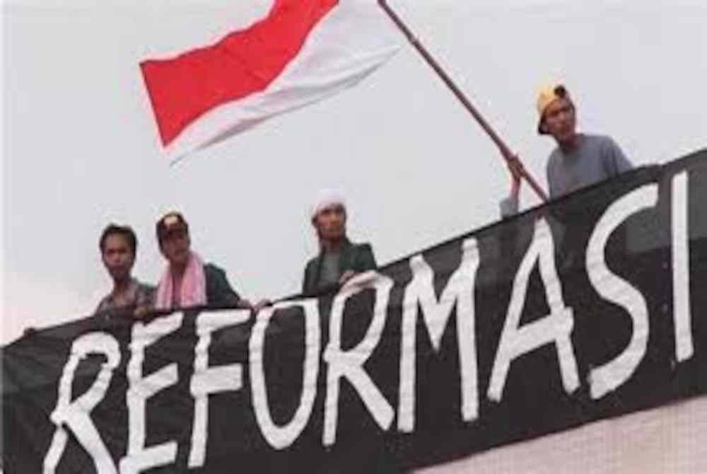 Satu ketika dahulu ekoran gerakan Reformasi dan kejatuhan Presiden Suharto, pimpinan dan ahli politik Indonesia menjadikan mantra menentang korupsi, kolusi dan nepotisme (KKN) secara bersungguh-sungguh. - Gambar hiasan