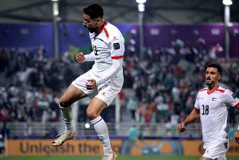 Pemain Palestin, Oday Dabbagh meraikan jaringan gol pada perlawanan di antara Hong Kong menentang Palestin bagi peringkat Kumpulan C sempena Piala Asia 2023 di Stadium Abdullah Bin Khalifa. Foto Bernama