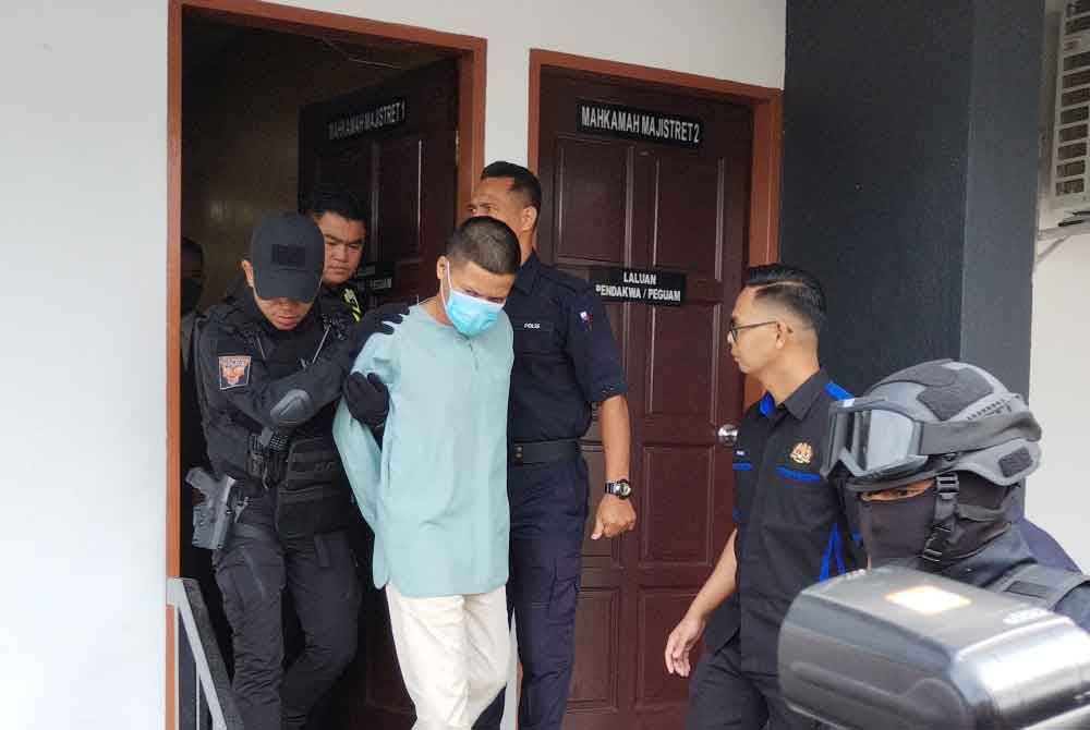 Suspek utama kes Bella dibawa keluar dari Mahkamah Majistret, pada Rabu