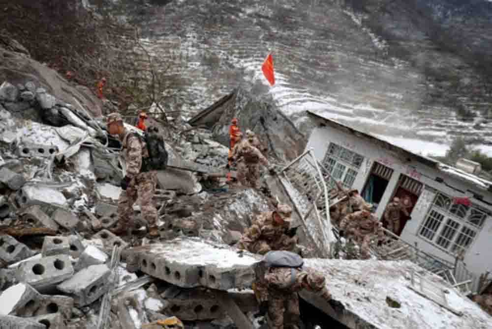 Kediaman penduduk rosak akibat gempa bumi di Xinjiang, China. Foto Ist