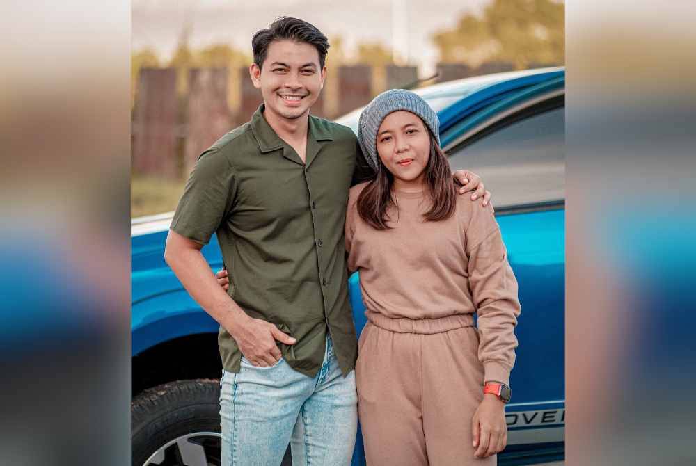 Awin juga merupakan pengurus kerjaya Izzue Islam.