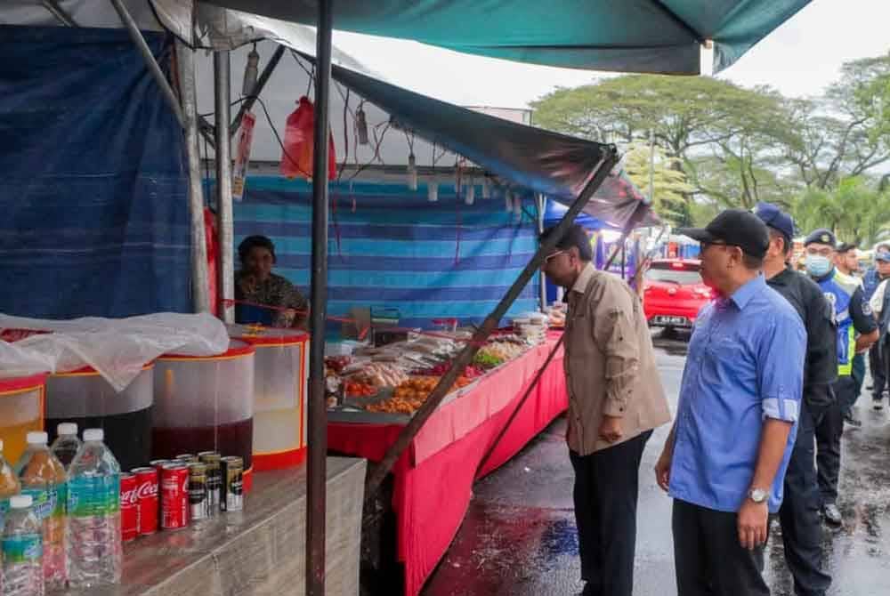 Amaran lisan dikeluarkan MBI kepada peniaga berikutan kegagalan mematuhi etika pengendalian makanan.Foto MBI