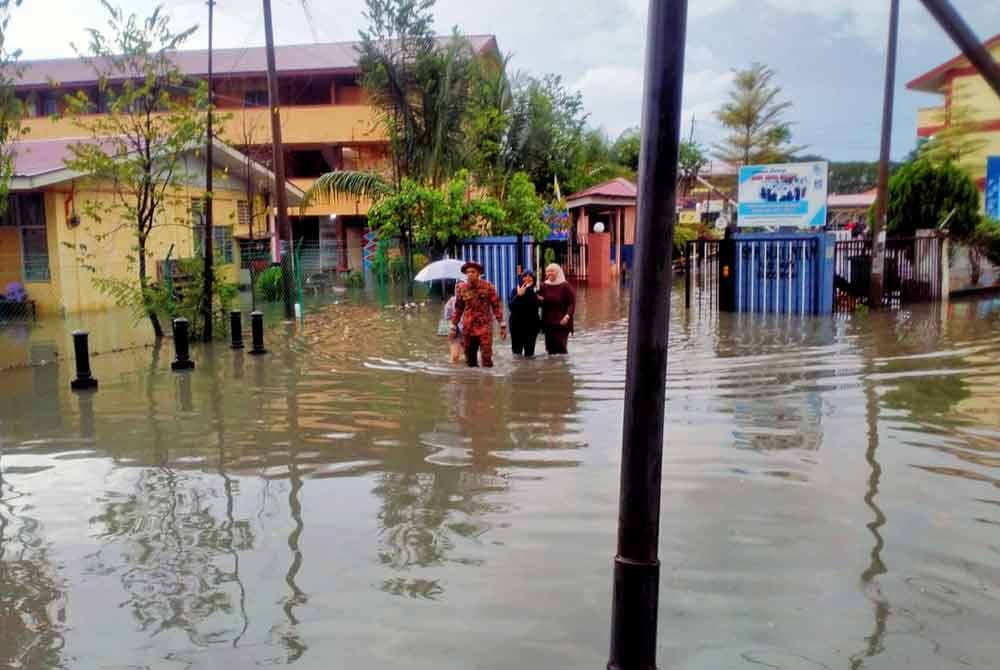 Operasi menyelamat telah dilakukan dengan melakukan pencarian di sekitar lokasi kejadian. Foto JBPM Perak