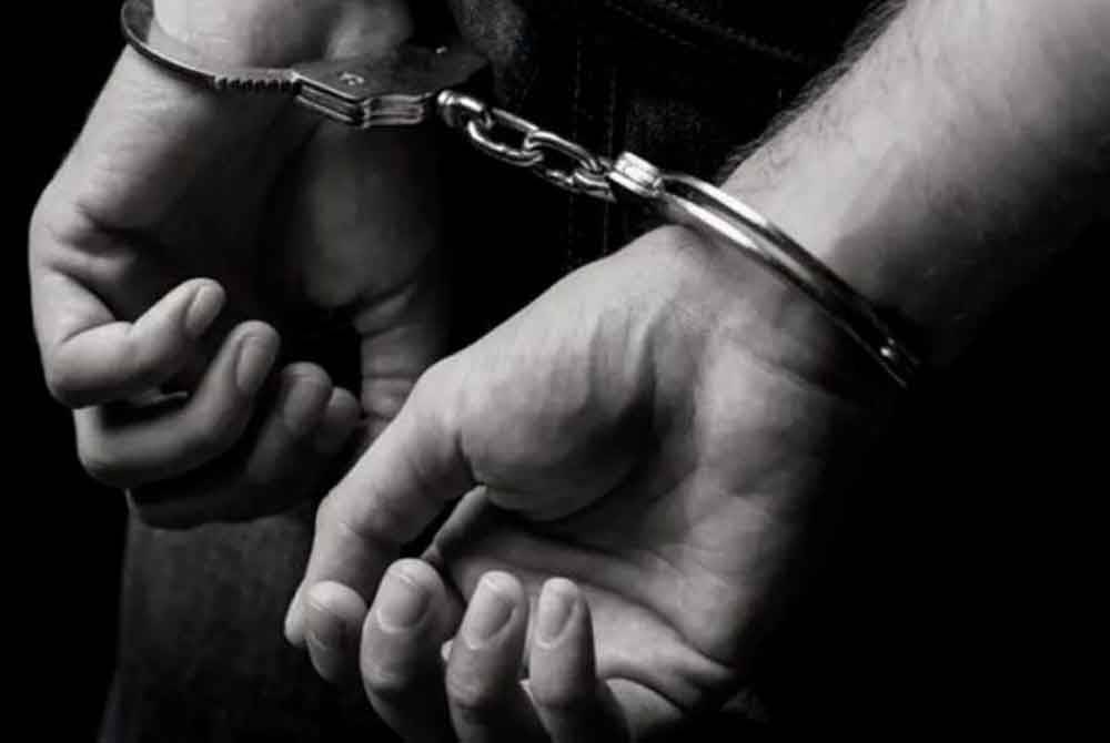 Seorang wanita warga Sri Lanka ditahan selepas cuba meragut rantai leher seorang warga emas di Batu Caves. Gambar hiasan