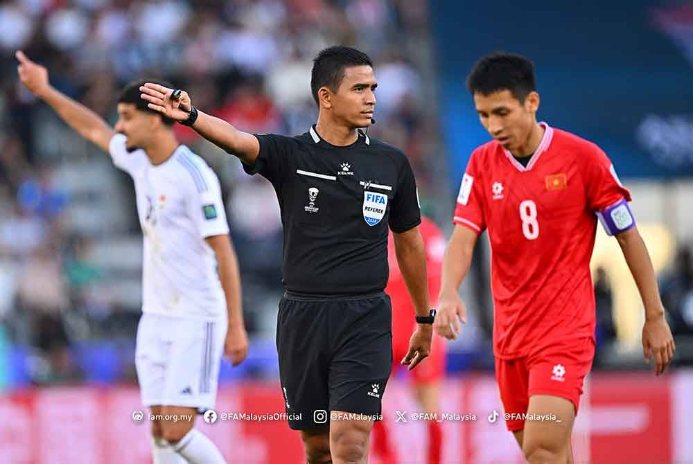 Nazmi diberi kepercayaan mengadili perlawanan terakhir Kumpulan D antara Iraq dan Vietnam. Foto FB FAM