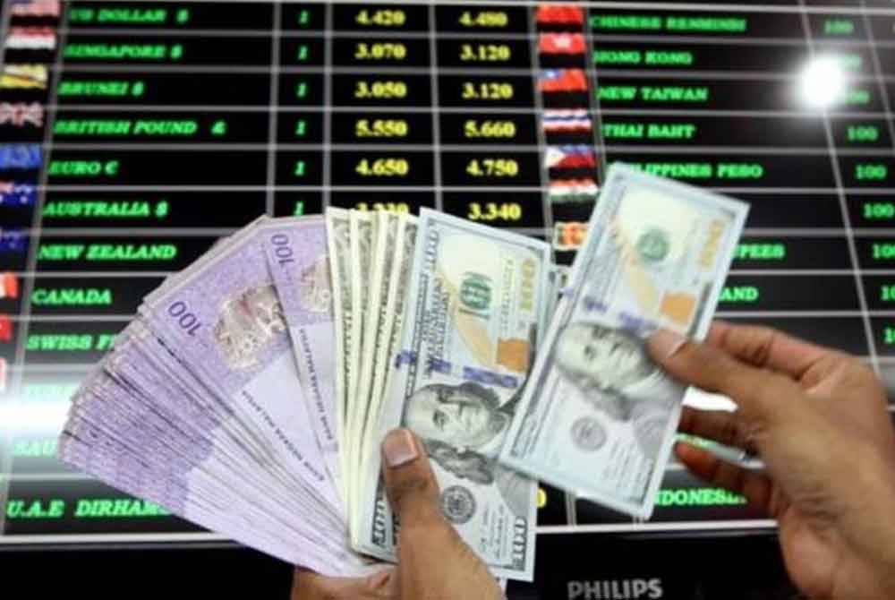 Ringgit diniagakan kebanyakannya tinggi berbanding kumpulan mata wang utama lain. - Gambar hiasan