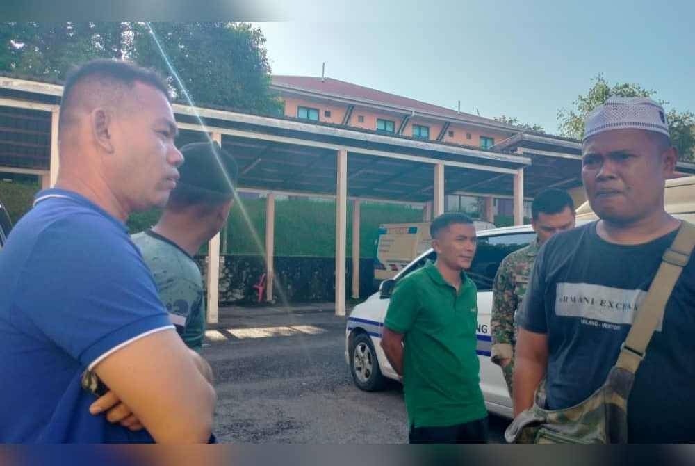 Mohd Anizan (kiri) dan Sudirman (kanan) ketika ditemui di pekarangan Unit Forensik HoSHAS Temerloh pada Sabtu.