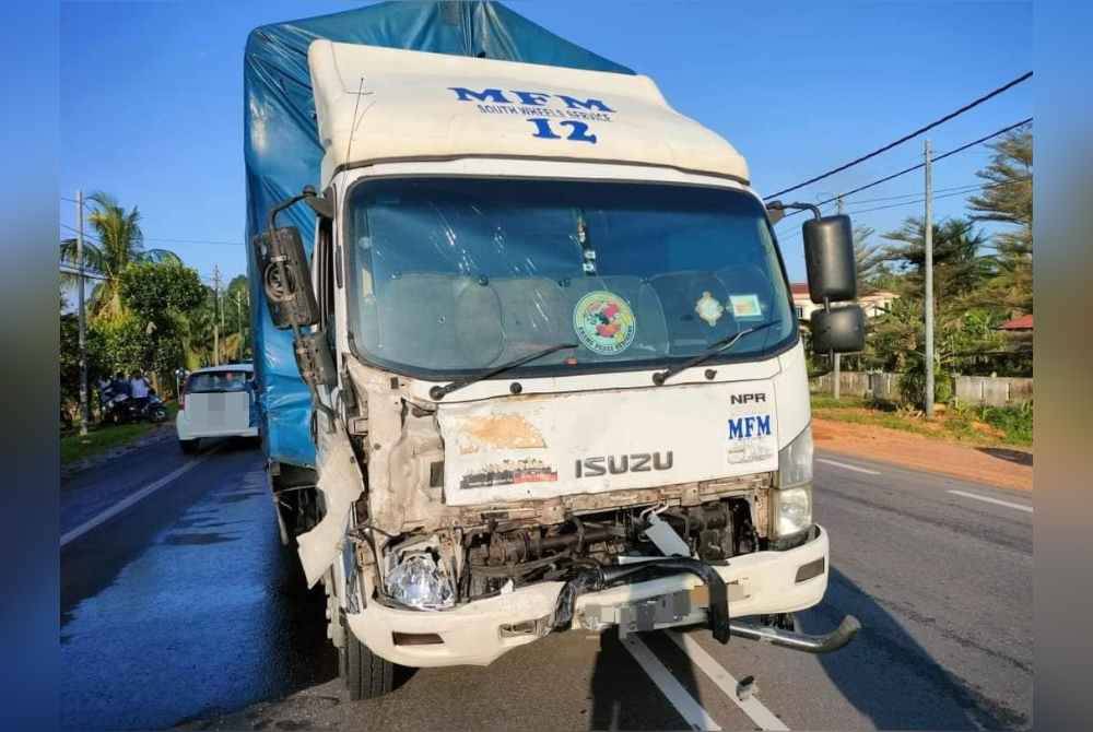 Empat kenderaan terlibat dalam kemalangan ini termasuk lori Scania.