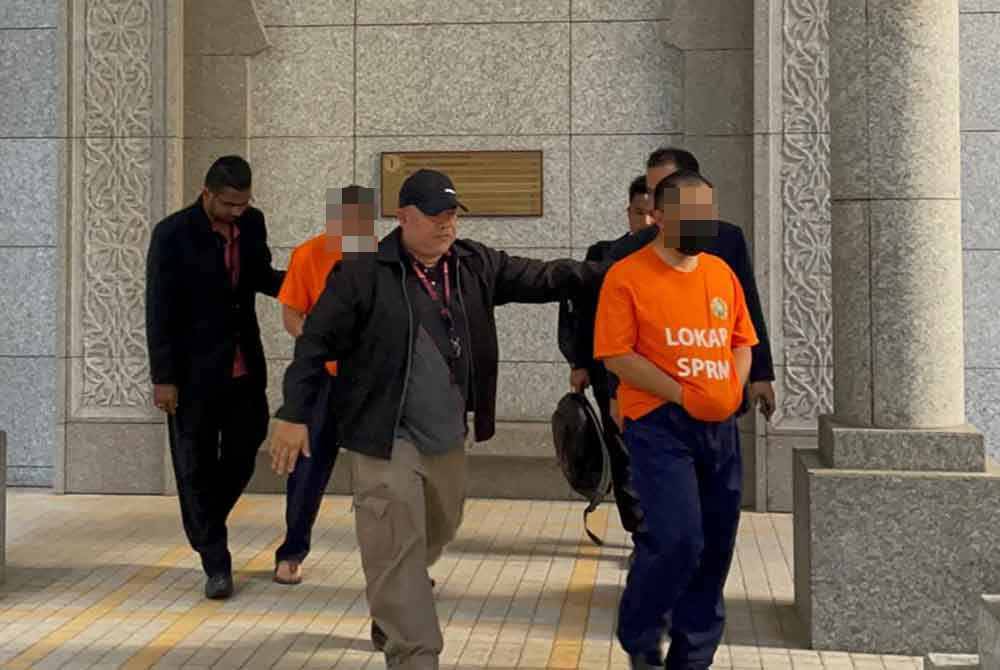 Bekas setiausaha politik kepada mantan menteri dan seorang ahli perniagaan yang bergelar Datuk Seri dilanjut reman selama tiga hari sehingga 30 Januari untuk siasatan lanjut.