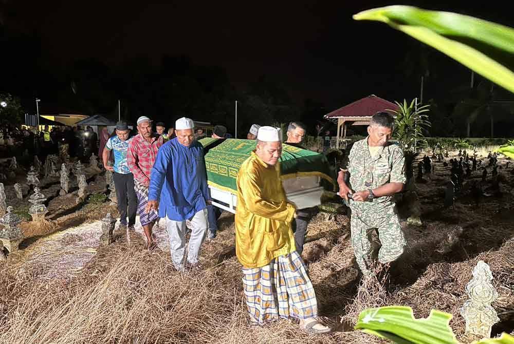 Jenazah Aiman Syafiq selamat dikebumikan di Tanah Perkuburan Islam Mukim Badak, Melawi selepas Isyak pada Sabtu.