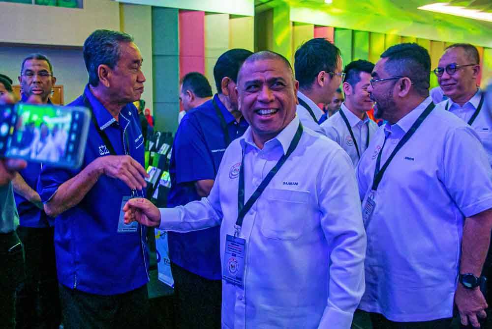 Saarani dan Mujahid ketika hadir untuk menyampaikan ucapan dasar sempena Konvensyen Kerajaan Perpaduan Peringkat Negeri Perak Tahun 2024 di Pusat Konvensyen Casuarina di Ipoh pada Ahad.