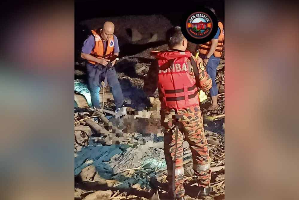 Pihak JBPM mmembantu pihak polis mengambil mayat di Pulau Dollah, Pantai Kuda, Kota Bharu pada Ahad. Foto JBPM