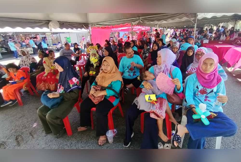 Antara warga PDK yang hadir menyertai Karnival Mesra OKU.