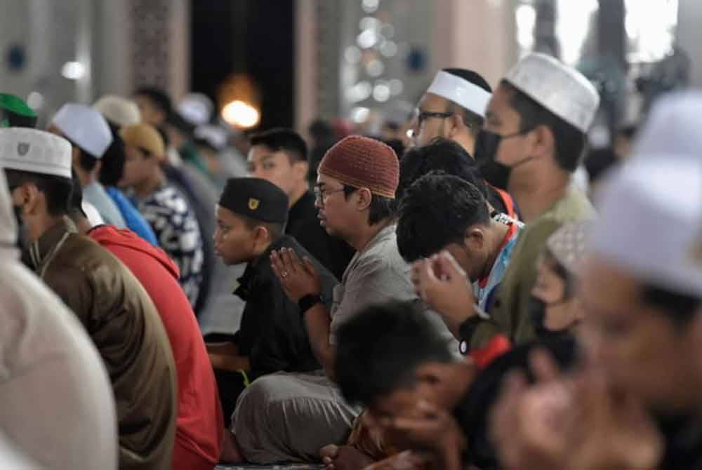 Kanak-kanak yang menunaikan solat Subuh secara berjemaah di masjid di Perlis akan menerima RM3 seorang menerusi Program 'Rezeki Subuh’. Foto Bernama