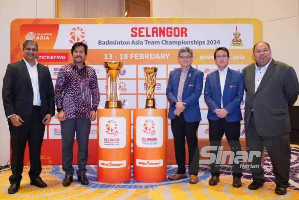 Exco Belia, Sukan dan Keusahawanan Negeri Selangor, Mohd Najwan Halimi (dua, kiri) selepas sidang akhbar Kejohanan Berpasukan Badminton Asia (BATC) Selangor 2024 di Setia Alam pada Khamis. Foto Sinar Harian-MOHD HALIM ABDUL WAHID
