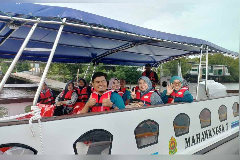 
Majlis Perbandaran Sungai Petani Kedah menyediakan dua buah bot katamaran yang diberi nama Mahawangsa I dan Mahawangsa II.