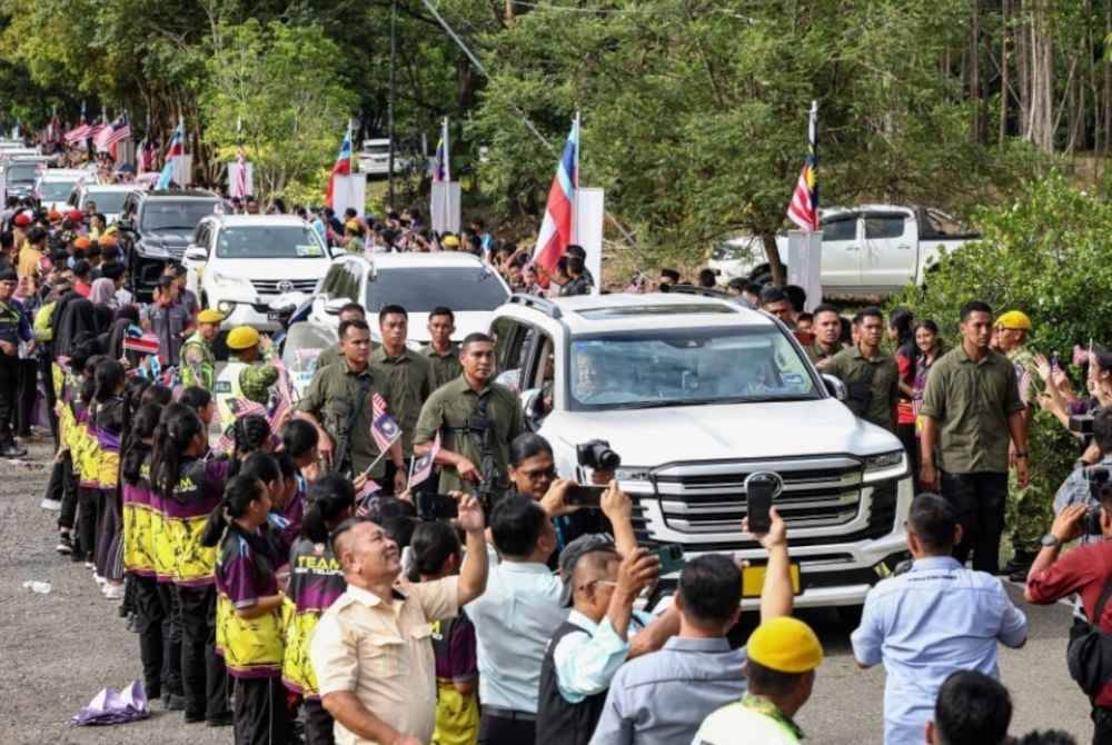 
Al-Sultan Abdullah melawat Institut Perhutanan Sabah pada 5 September 2023 dan disambut oleh ratusan rakyat sempena Kembara Kenali Borneo. Foto Bernama