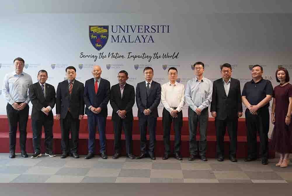 Wakil daripada setiap institusi dan organisasi yang terlibat dalam dalam majlis tandatangan MoA dan MoU pada Rabu.