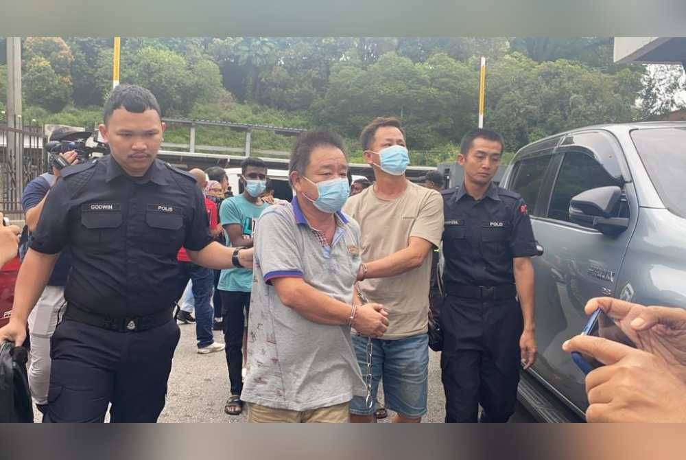 Dua lelaki dihadapkan ke Mahkamah Sesyen Johor Bahru pada Khamis atas pertuduhan mengurus atau menolong dalam pengurusan sebuah rumah persundalan, bulan lalu.