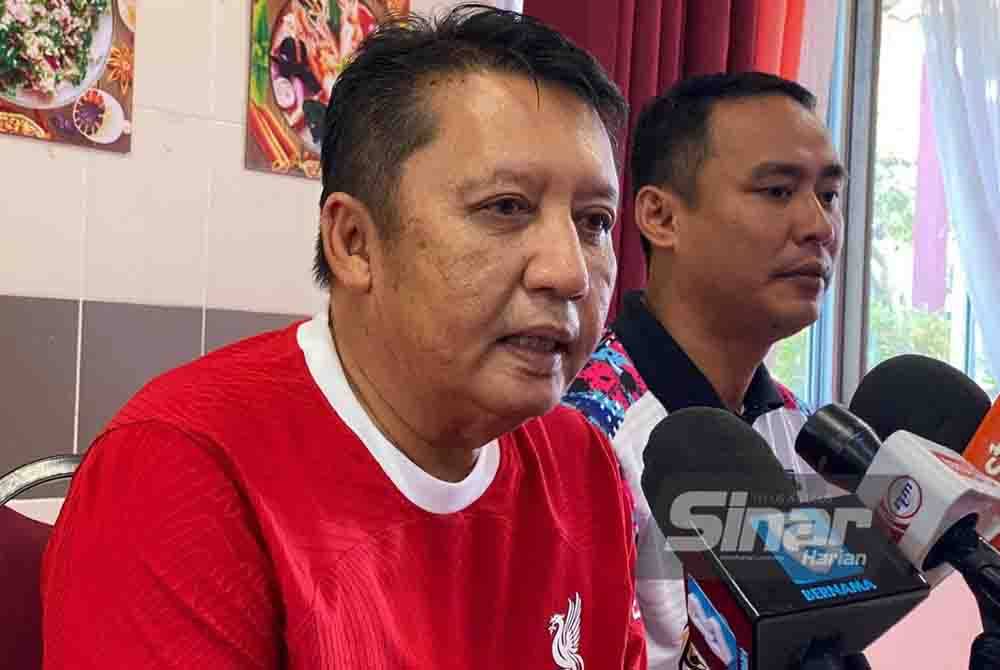 Ahmad Jazlan ketika sidang akhbar selepas merasmikan Kejohanan Sepak Takraw Piala Datuk Ahmad Jazlan di sini pada Jumaat.