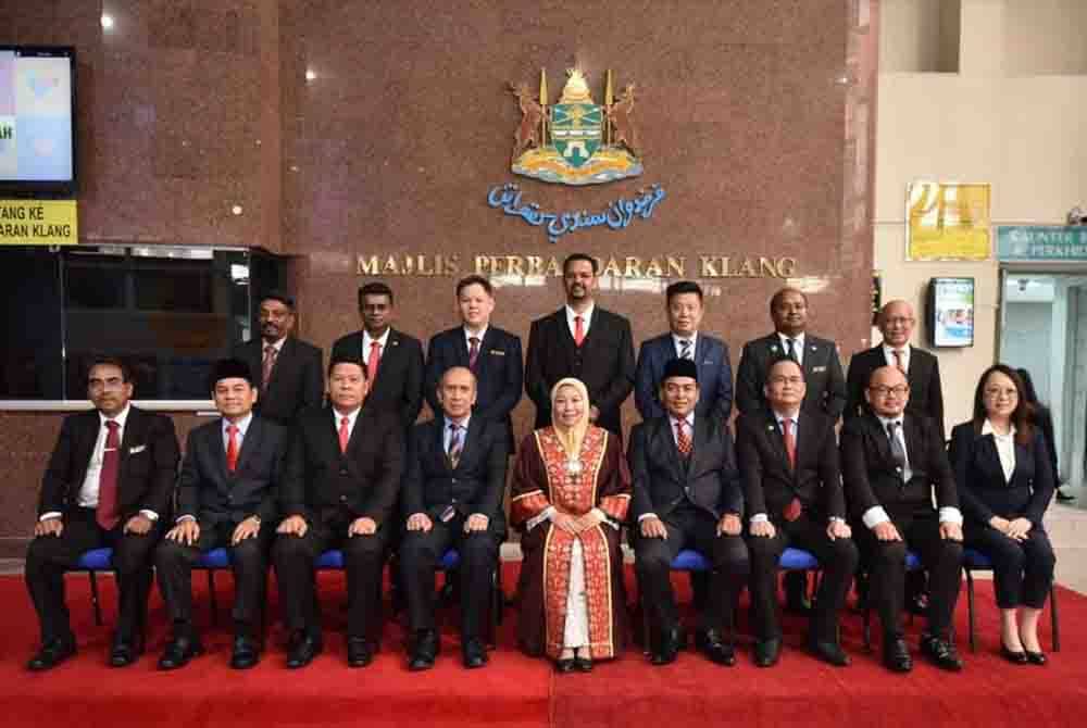 Noraini (tengah) bergambar bersama Ahli Majlis MPK sesi 2024/2025.