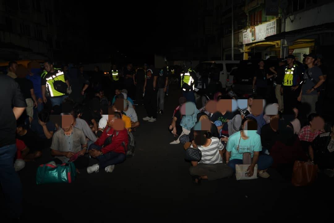 Antara PATI yang ditahan polis di Klang, pada Khamis.