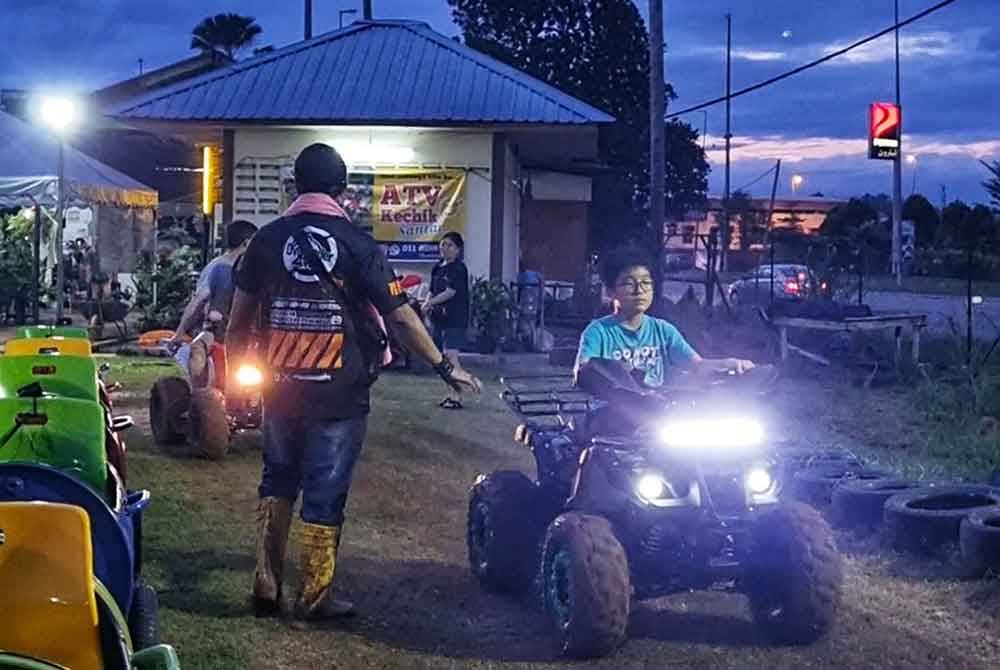 Pengunjung juga berpeluang merasai ATV pada waktu malam