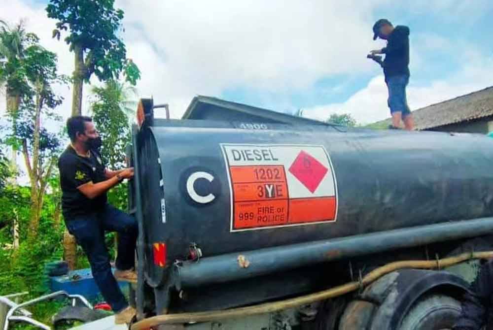 Suspek menggunakan modus operandi dengan membuat pengisian secara berulang menggunakan lori dan pacuan empat roda di beberapa stesen minyak sekitar Pasir Puteh.