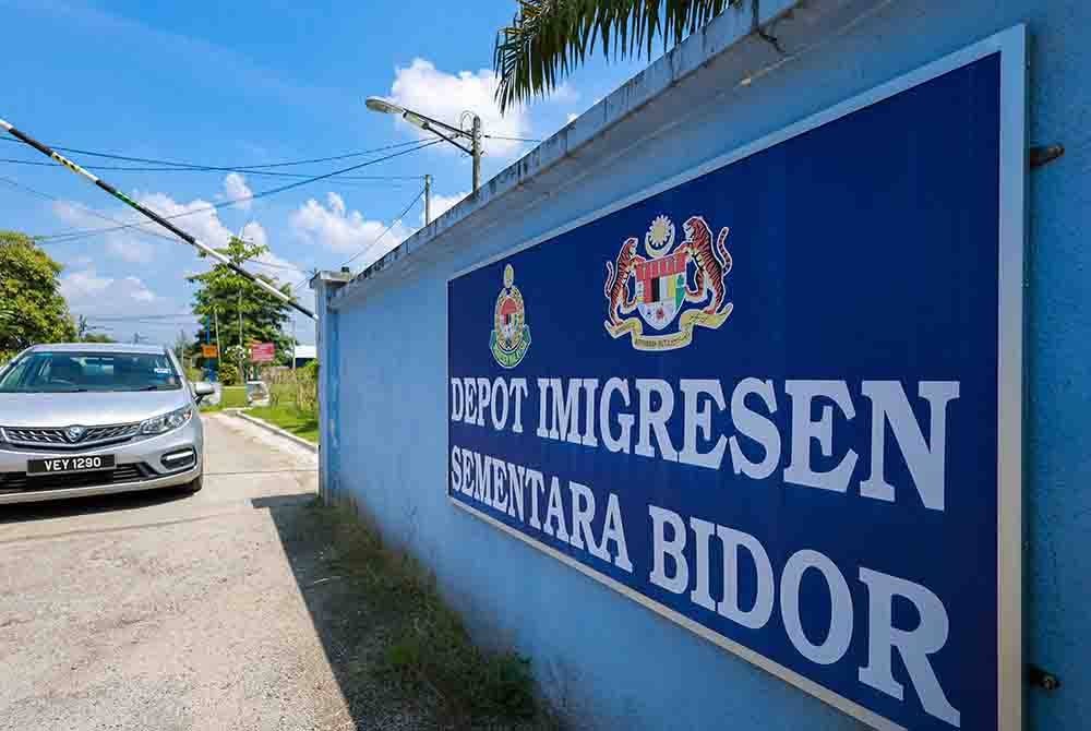 Setakat jam 12 tengah hari ini, seramai 10 tahanan lolos berjaya diberkas semula dan 120 lagi masih belum dapat dikesan.