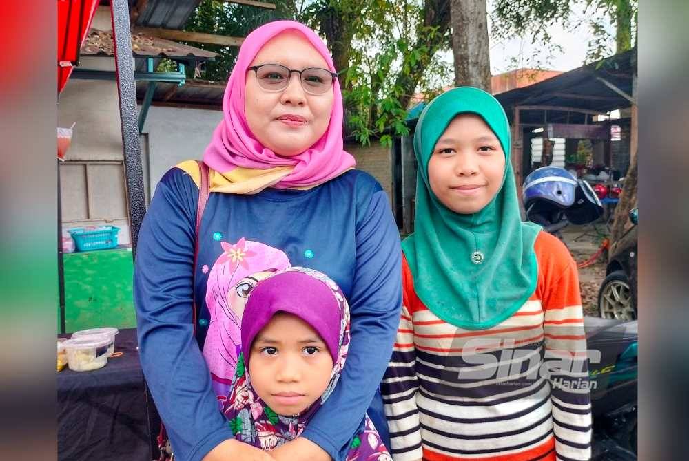 Aina bersama dua anaknya