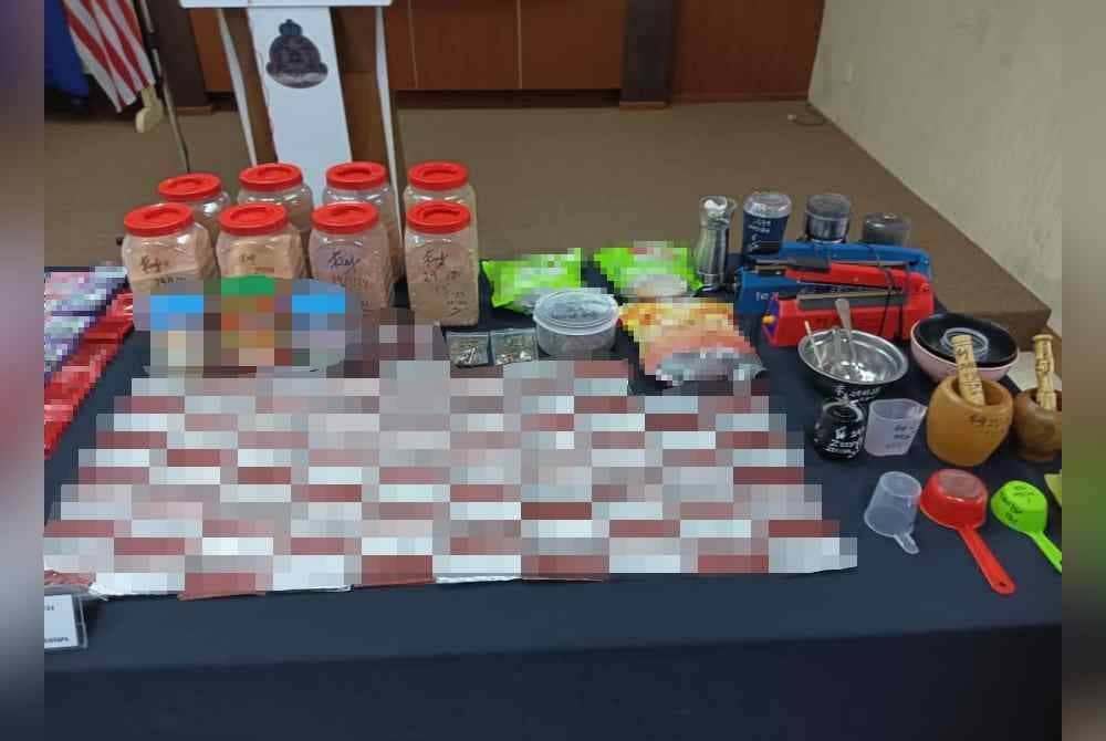 
Antara dadah yang dirampas dalam dua serbuan di dua buah rumah sekitar Johor Bahru dan Iskandar Puteri pada 29 Januari lalu.