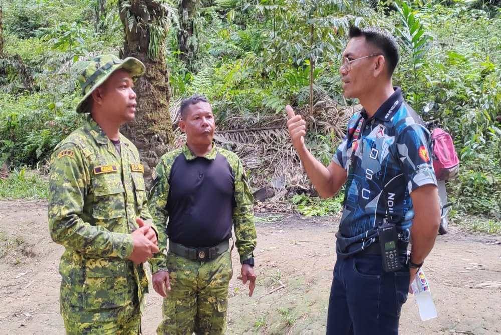 Mohd Naim bertemu dengan agensi Rela yang turut membantu polis dalam mengesan PATI di kawasan Tapah.