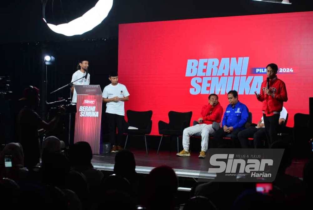 Mansurni (kanan) bersama panelis lain ketika program Berani Semuka yang berlangsung di Studio Sinar Harian pada Ahad. Foto Sinar Harian ASRIL ASWANDI SHUKOR