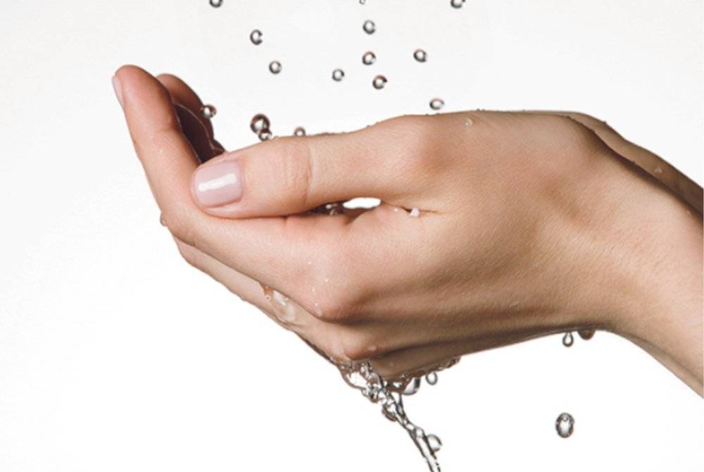 TERDAPAT sebuah hadis yang mana Nabi Muhammad SAW menganjurkan kita untuk berwuduk menggunakan air hujan. -Gambar hiasan