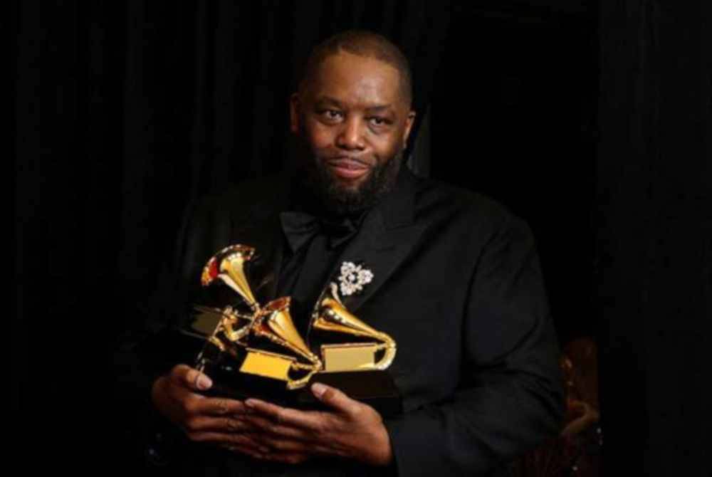 Killer Mike bersama anugerah yang dimenanginya di Anugerah Grammy ke-66 di Los Angeles, AS. - Foto Reuters