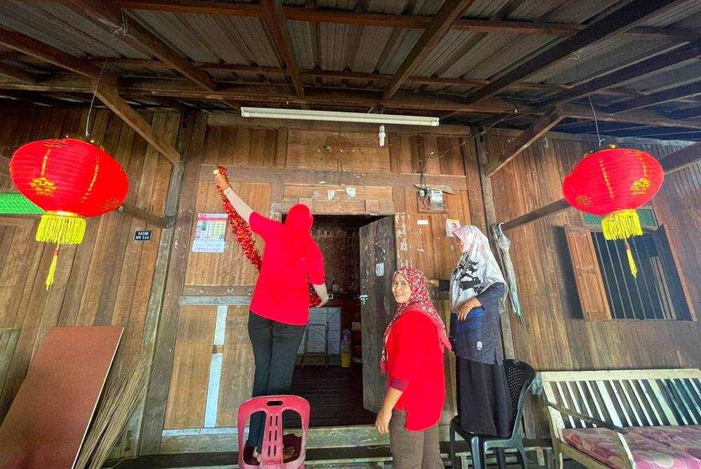 Seramai 21 sukarelawan yang membantu mengemas rumah lebih dua jam.