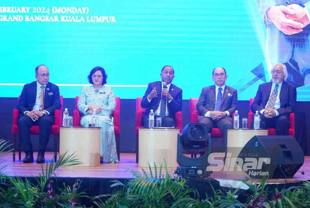 Zambry (tengah) ketika sesi soal jawab pada Program Libat Urus Menteri Pendidikan Tinggi Bersama Perwakilan Negara Luar di Hotel Whyndham Grand Bangsar pada Isnin. Foto Sinar Harian - MOHD HALIM ABDUL WAHID