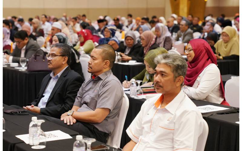 Antara hadirin yang menyertai Simposium Felda 2024 yang bakal membentangkan resolusi dalam Kongres Ekonomi Bumiputera 2024 (KEB24) bagi merevolusikan pembangunan ekonomi Bumiputera seluruh negara.