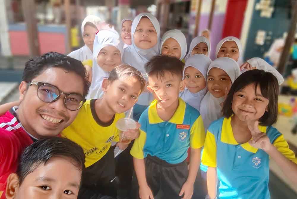 Tangkap layar hantaran Cikgu Fadli di laman Facebooknya pada Selasa.