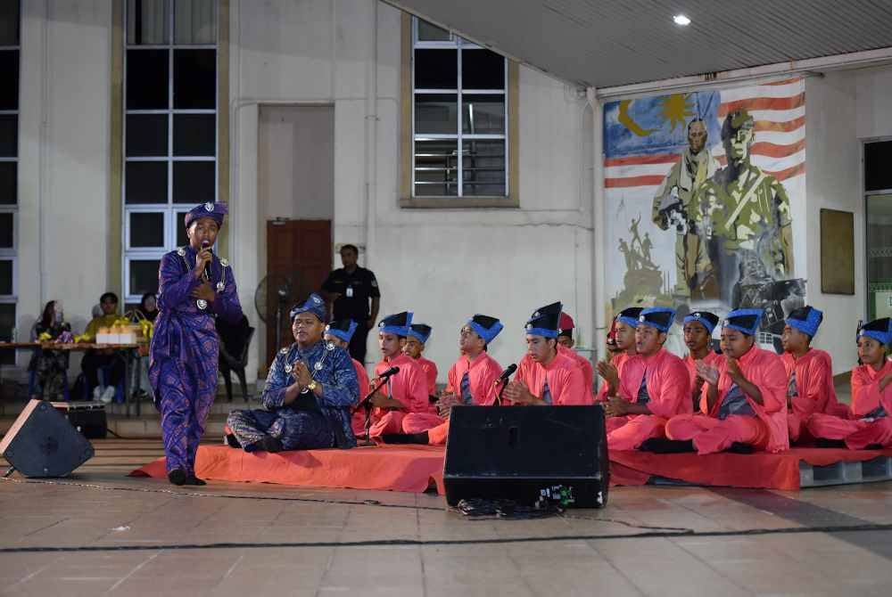 Dikir barat merupakan terapi yang mampu menghilangkan tekanan bagi golongan pelajar kurang upaya.