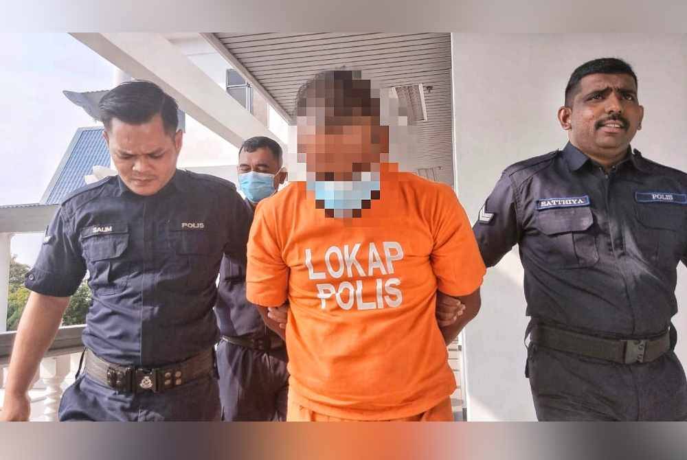 Suspek (tengah) direman selama tujuh hari selepas didakwa merogol anaknya.