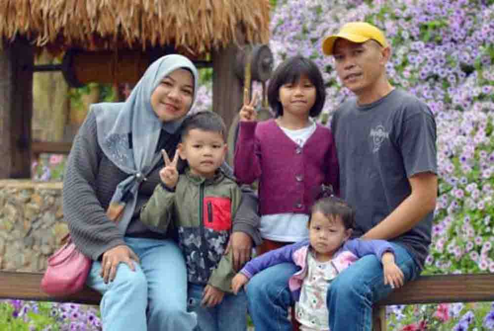 Jasad Aszura Bani, 37, dan anak lelakinya, Hafiy Muhayat Azam, 4, sudah ditemui dalam operasi dijalankan pada Rabu, dua lagi masih hilang.