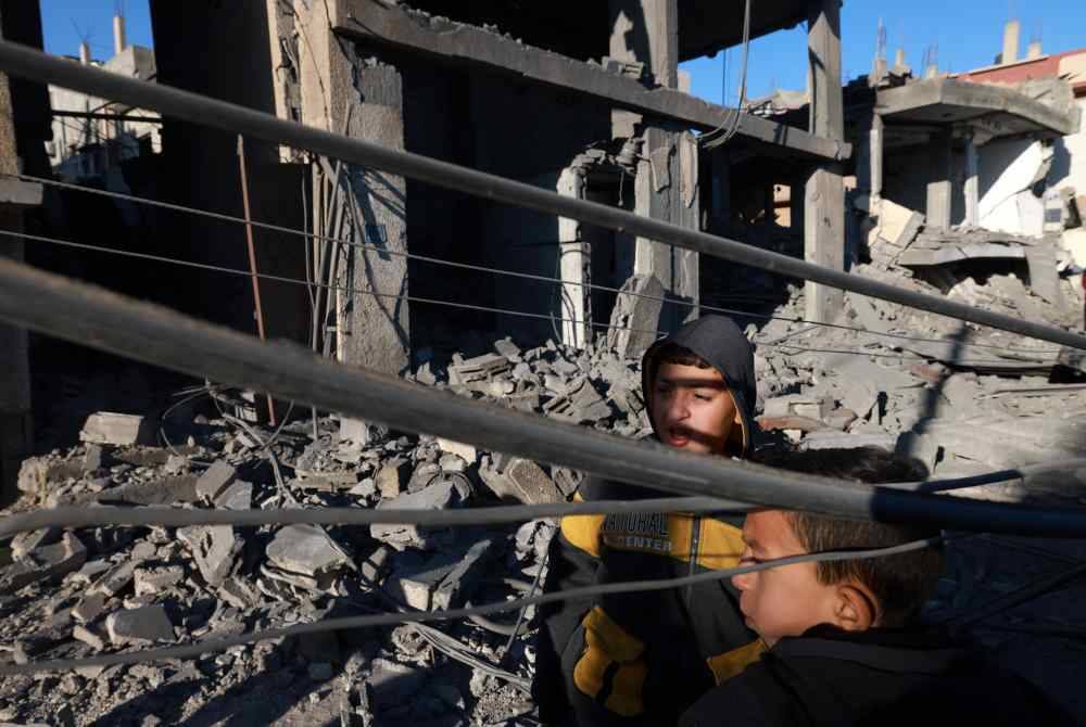 Struktur separa musnah menjadi tempat berlindung kebanyakan keluarga di Gaza.