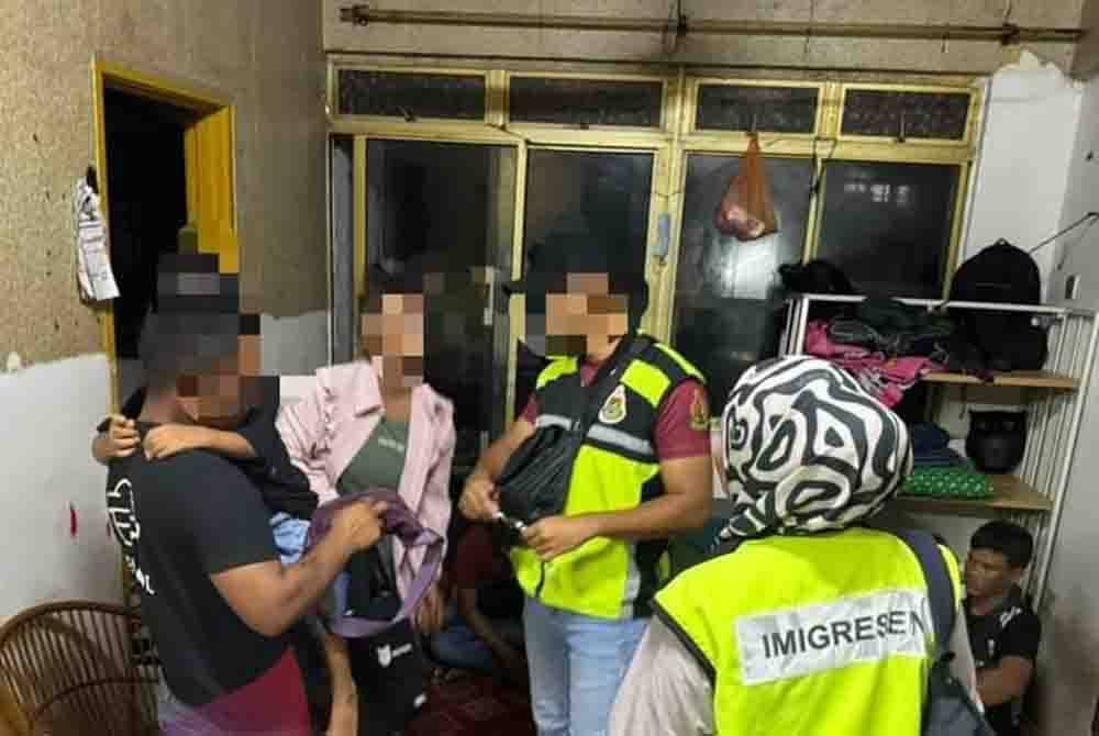 Salah seorang kanak-kanak yang ditahan dalam operasi berkenaan. - Foto: JIM Johor