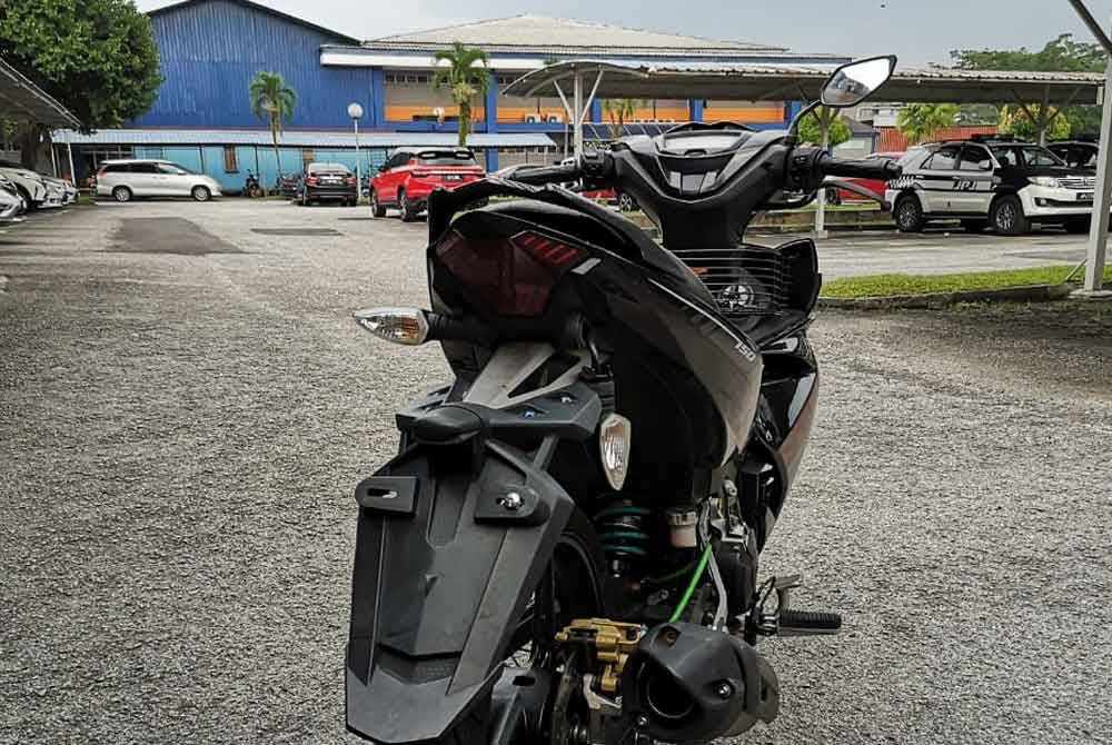 Motosikal jenis Yamaha Y15ZR disita JPJ semasa operasi di sekitar ibu negara pada Khamis.